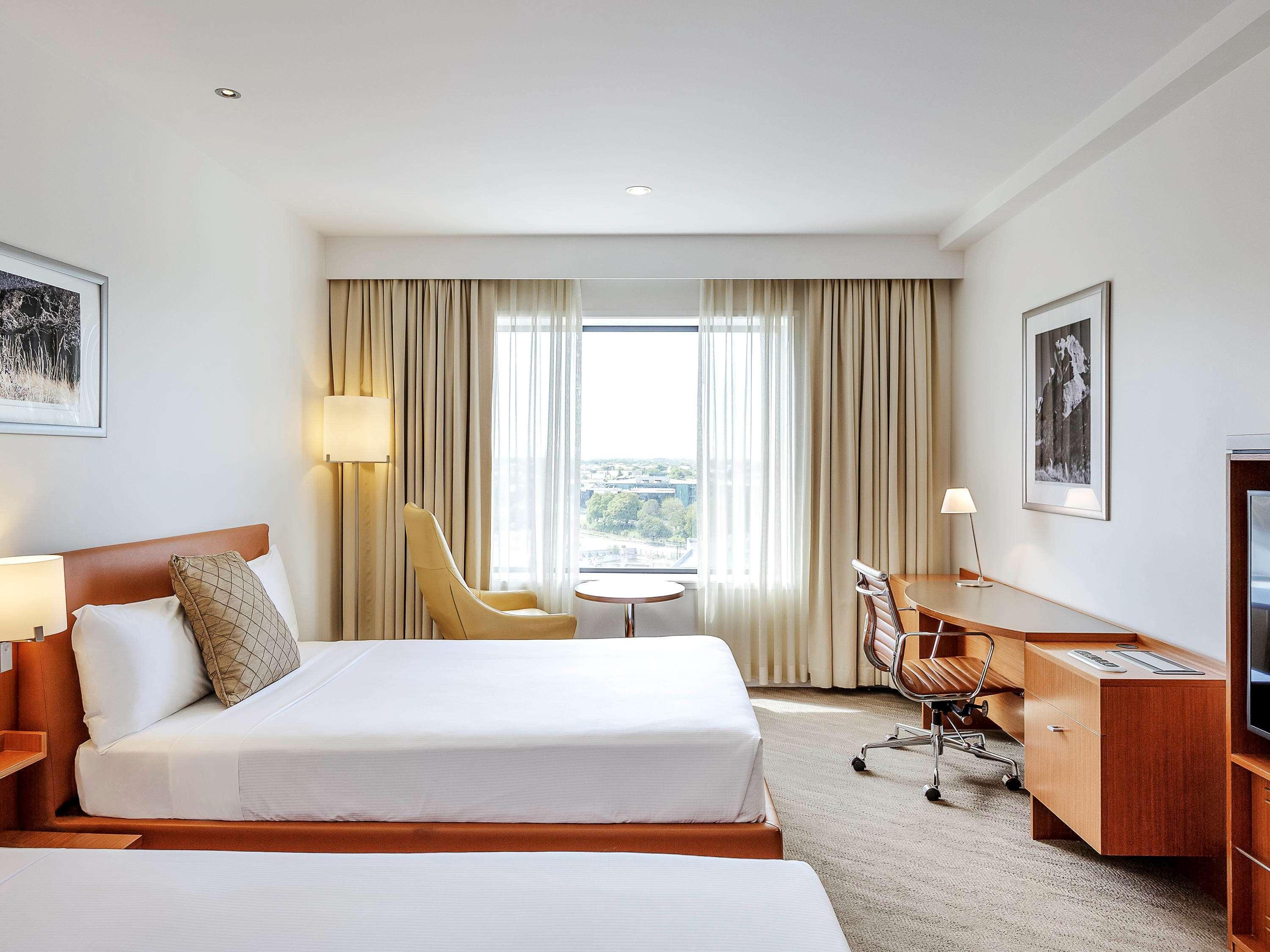 Novotel Christchurch Cathedral Square Екстер'єр фото