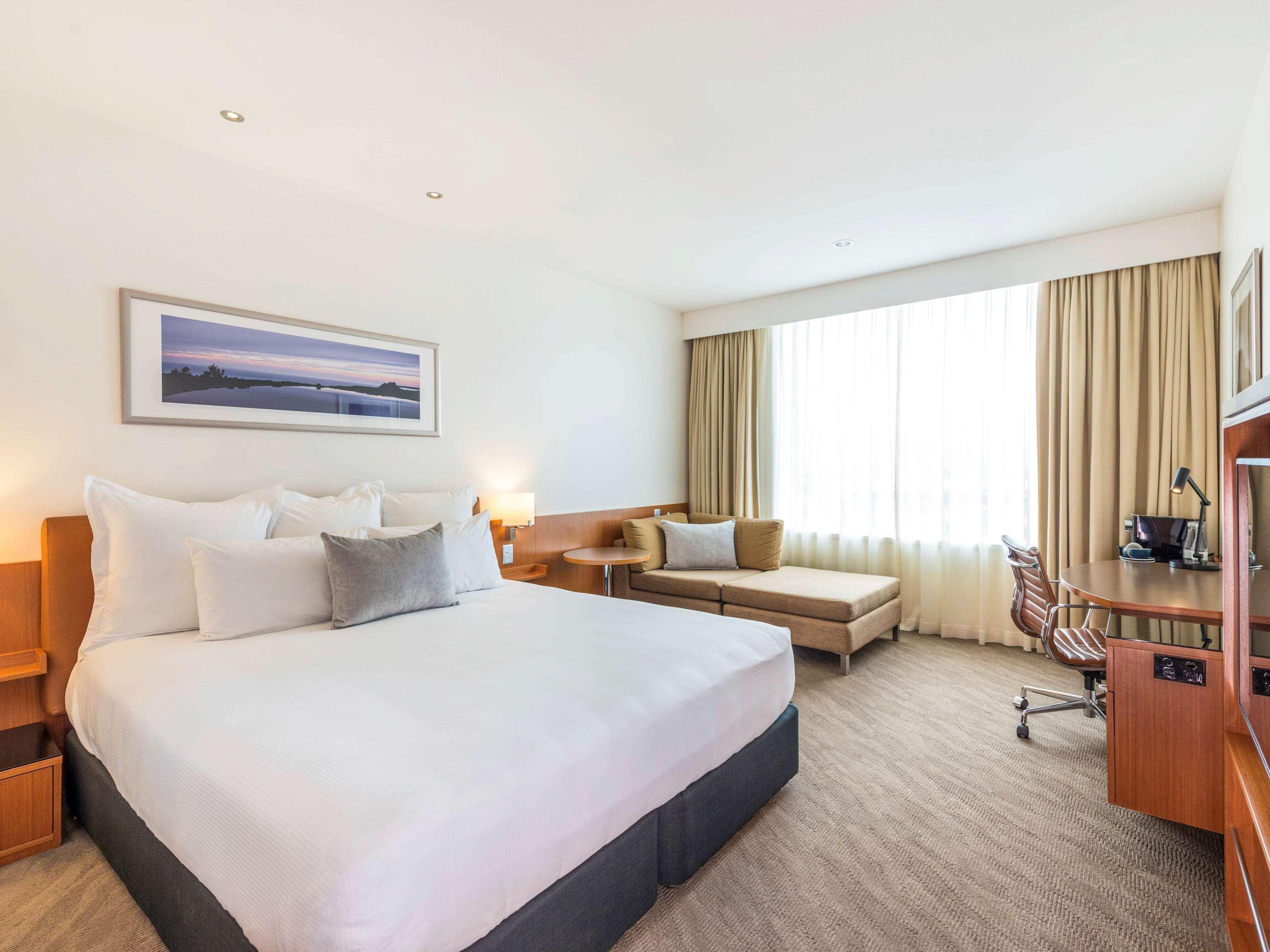 Novotel Christchurch Cathedral Square Екстер'єр фото