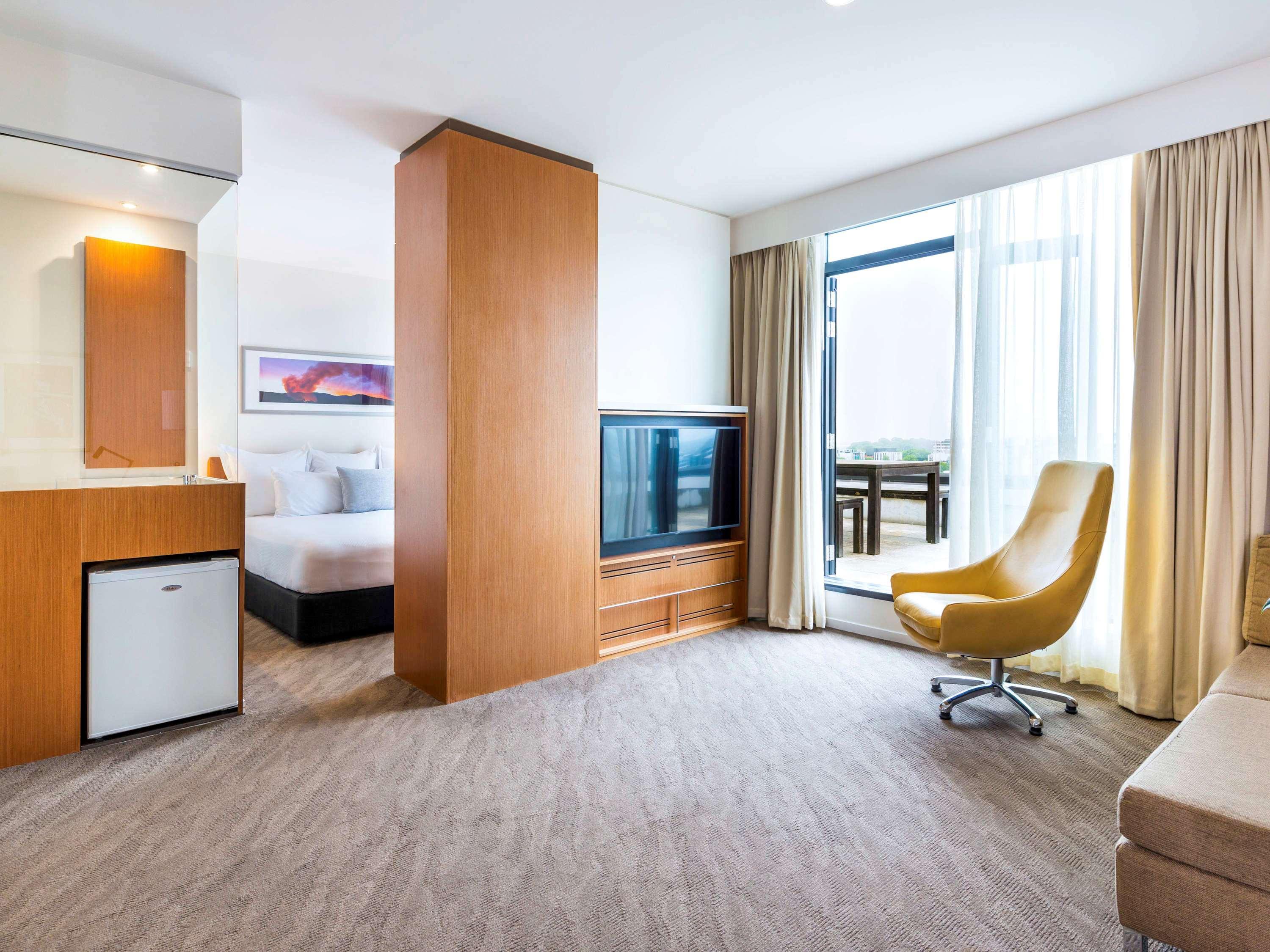 Novotel Christchurch Cathedral Square Екстер'єр фото