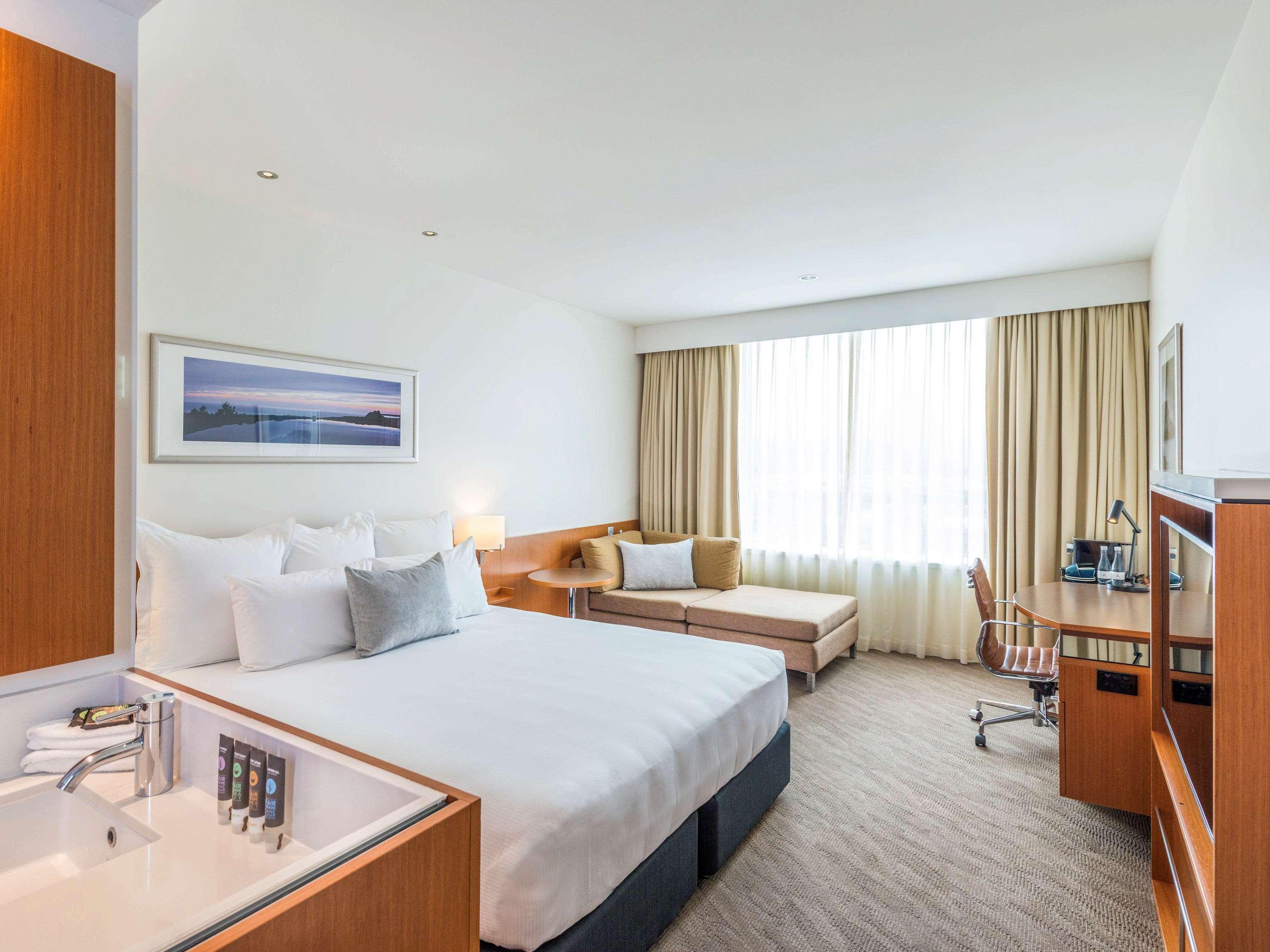 Novotel Christchurch Cathedral Square Екстер'єр фото