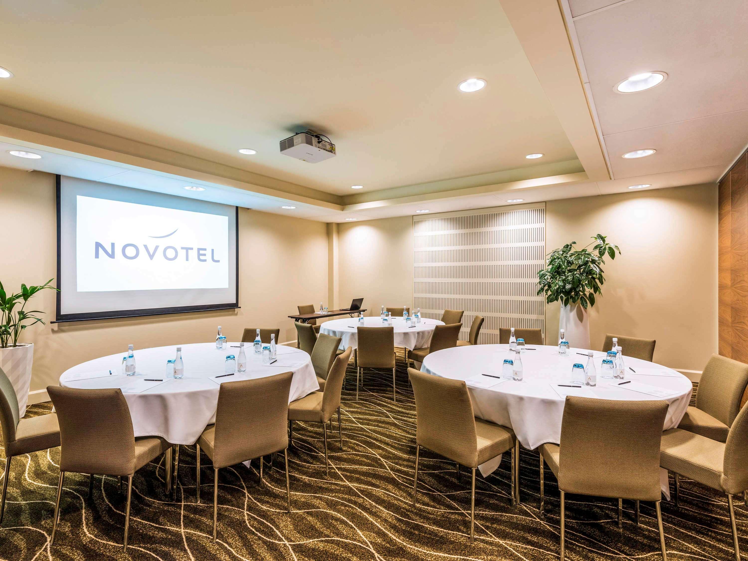 Novotel Christchurch Cathedral Square Екстер'єр фото