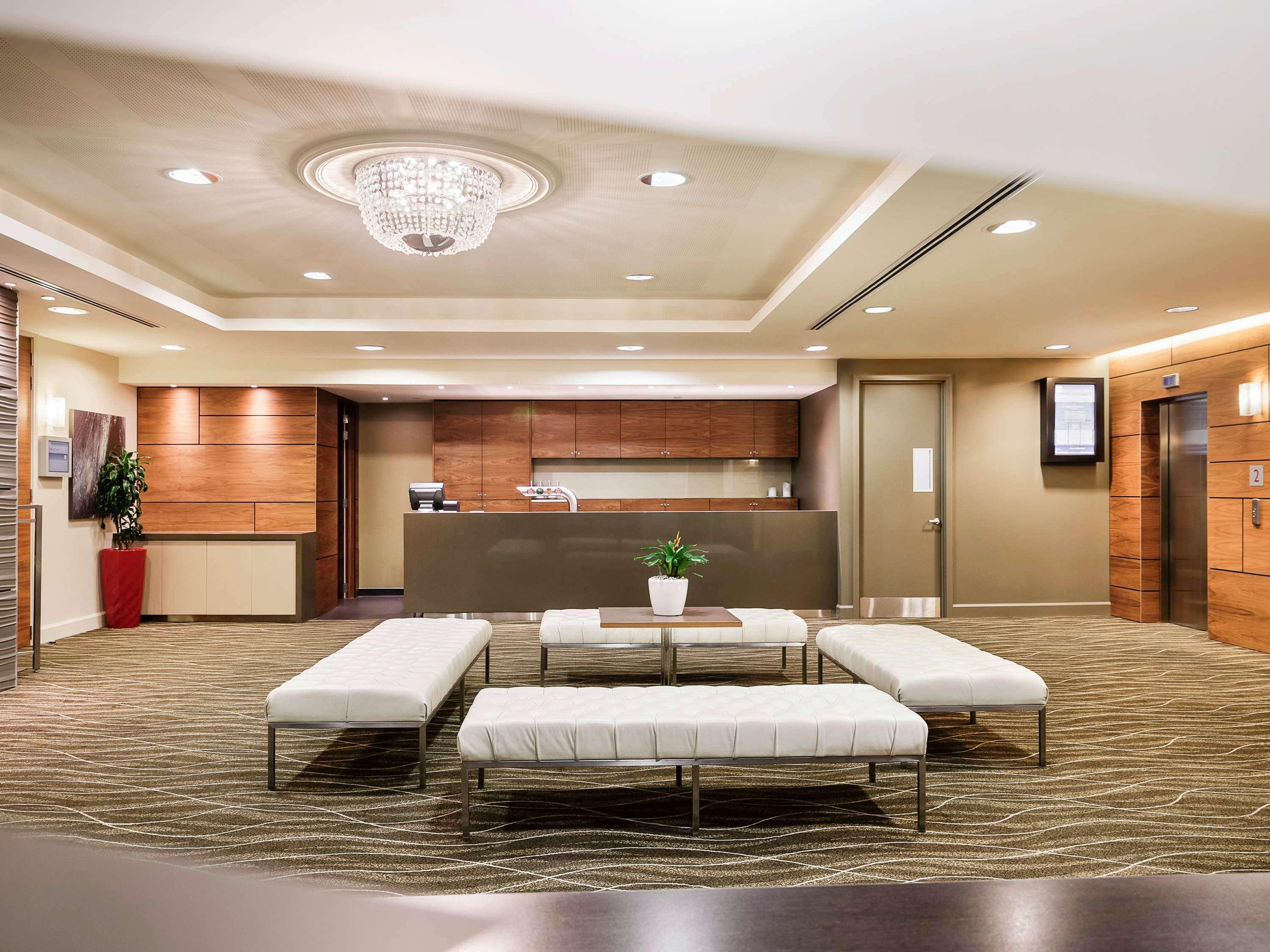 Novotel Christchurch Cathedral Square Екстер'єр фото