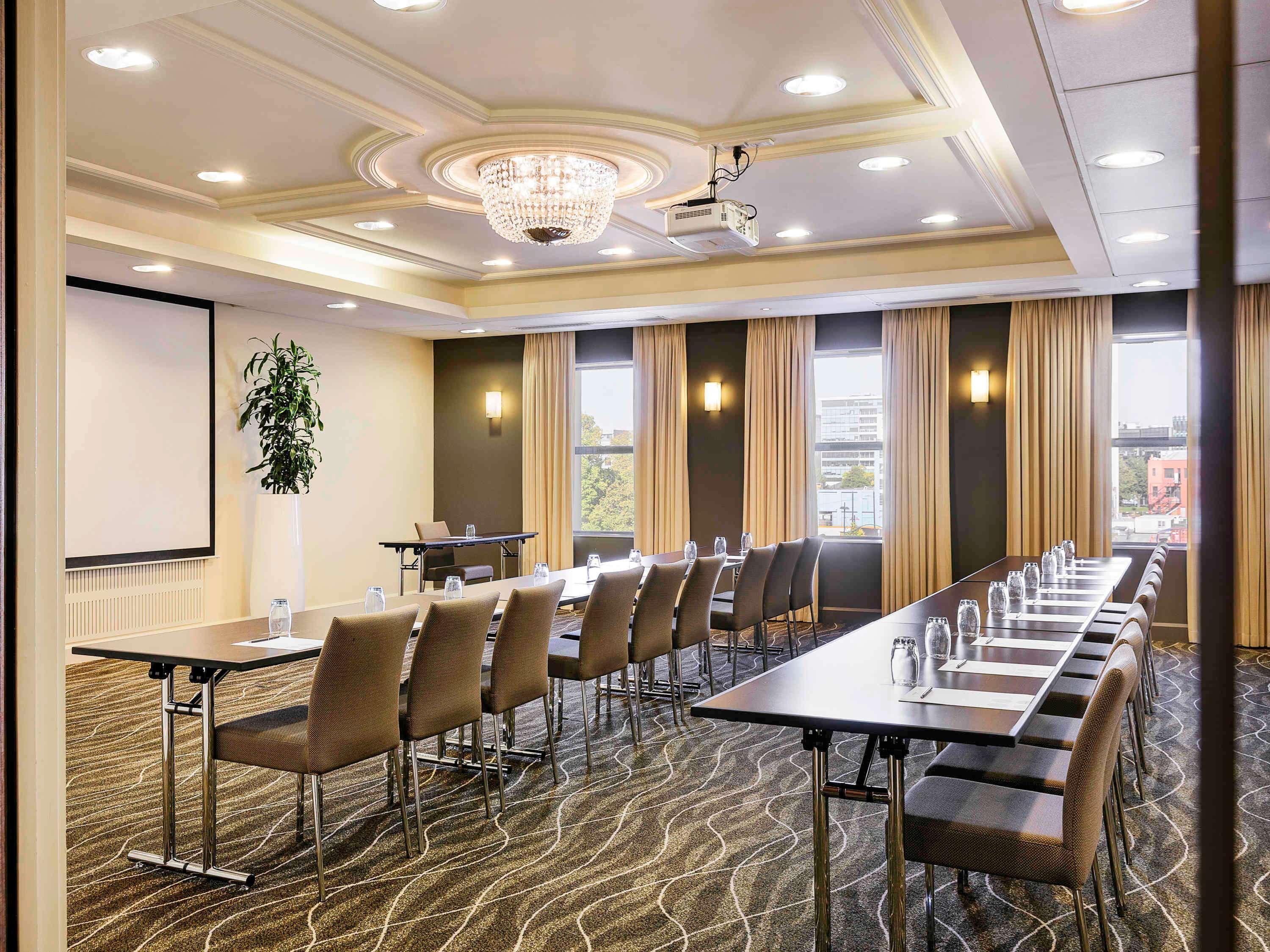 Novotel Christchurch Cathedral Square Екстер'єр фото