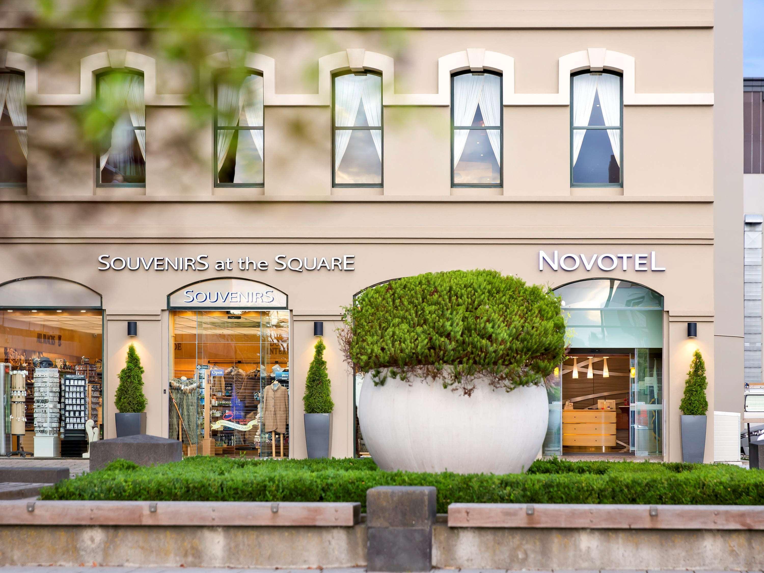 Novotel Christchurch Cathedral Square Екстер'єр фото
