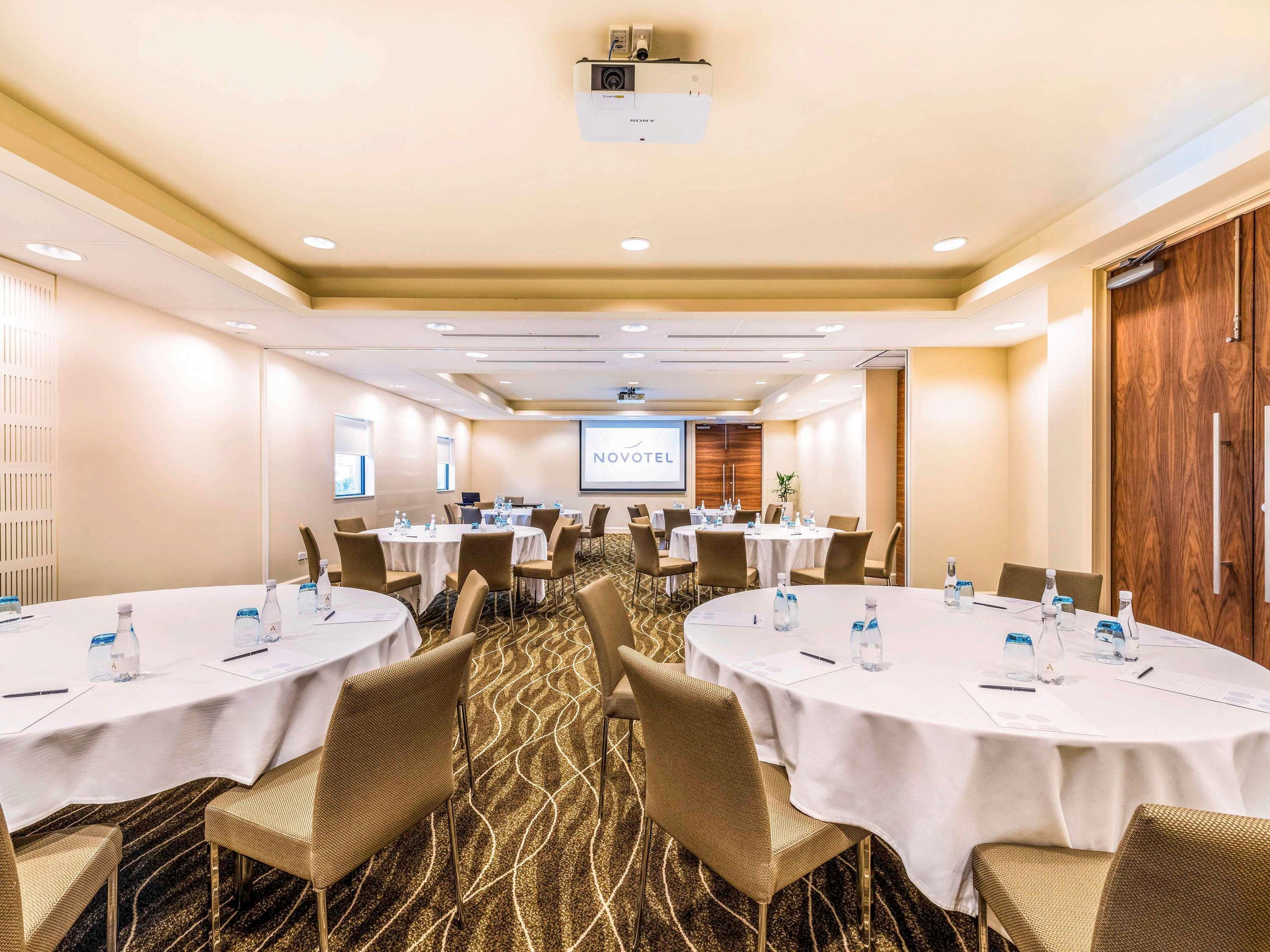 Novotel Christchurch Cathedral Square Екстер'єр фото