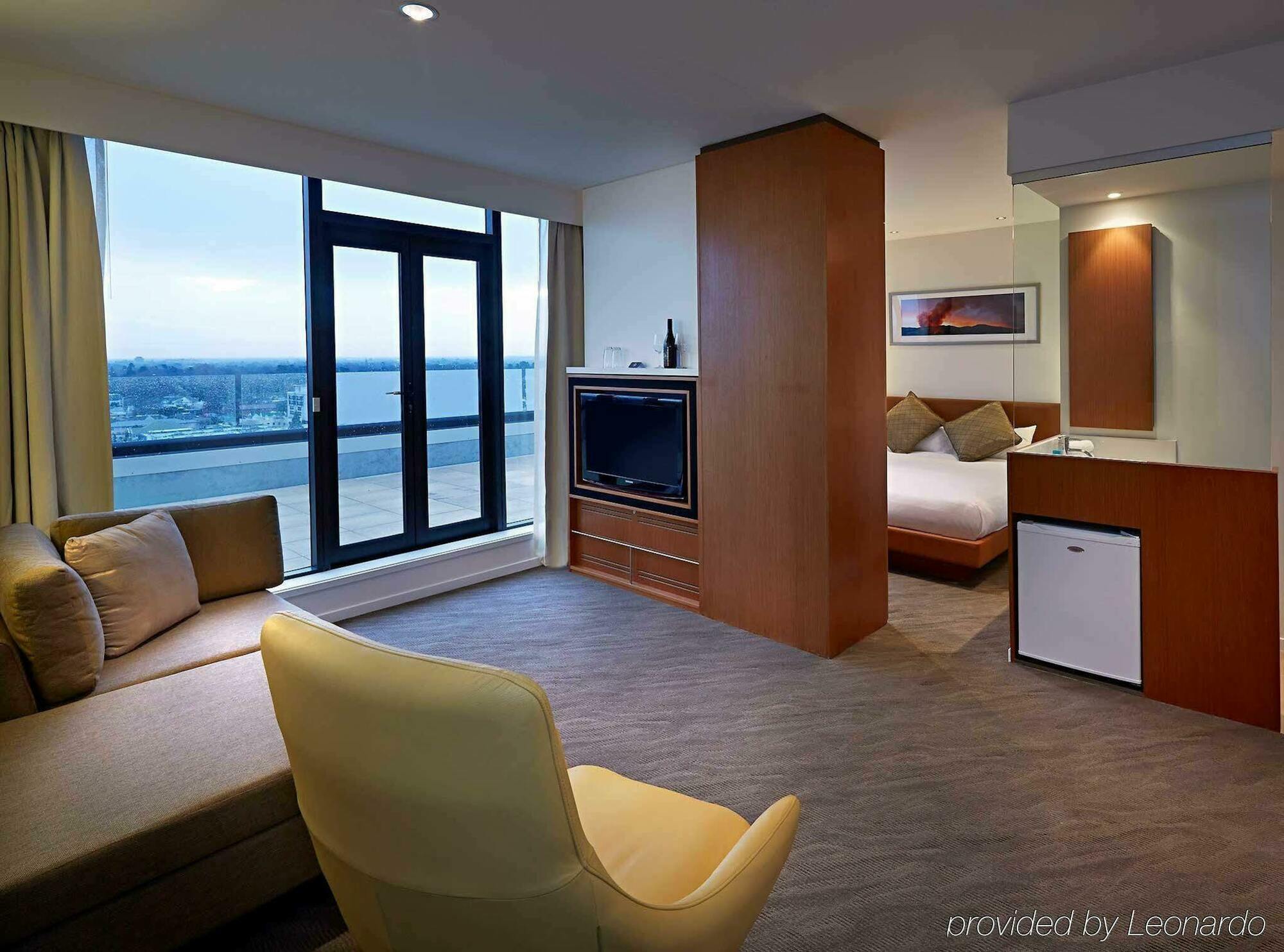 Novotel Christchurch Cathedral Square Екстер'єр фото